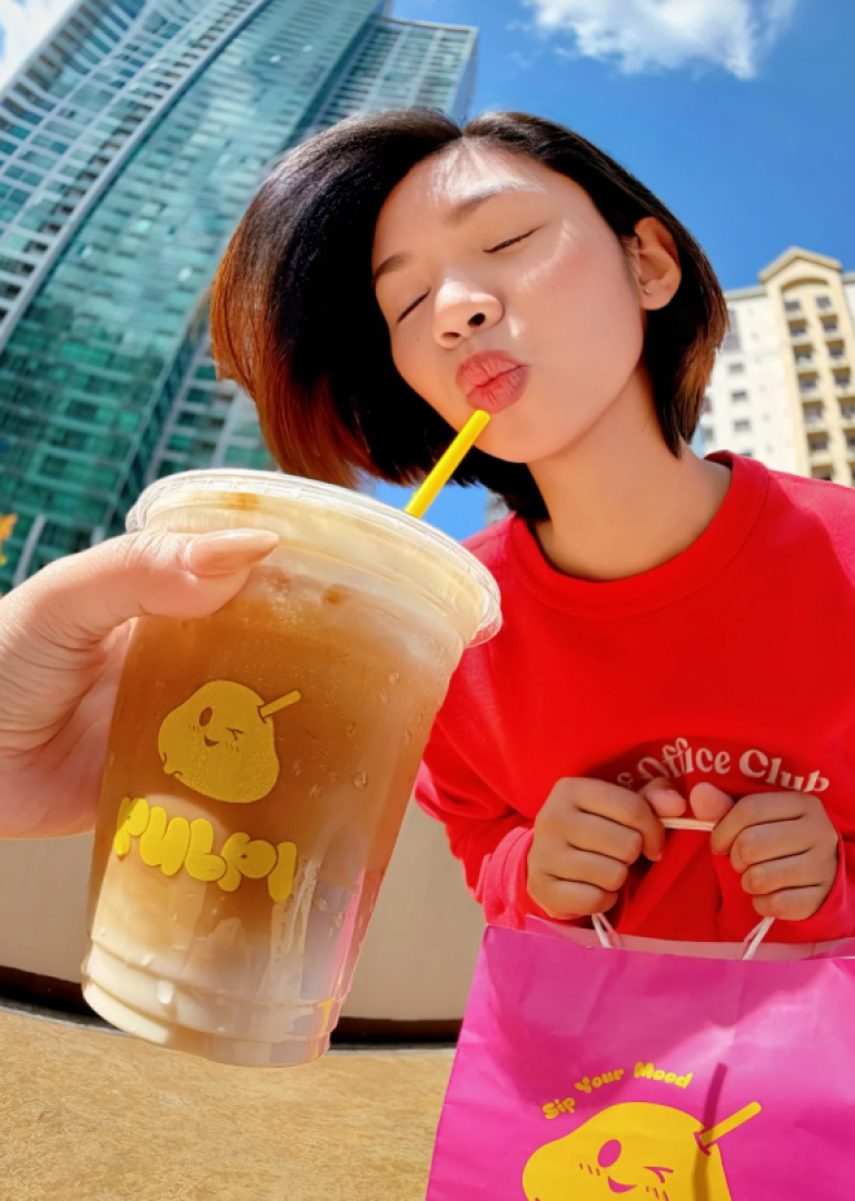 Person enjoying a Pulpi drink